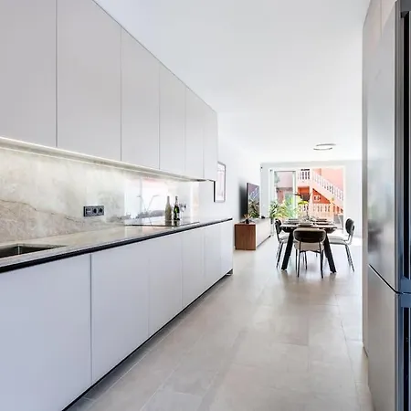 Townhouse Jardines 47 3 Or 4 Bedrooms * アデヘ